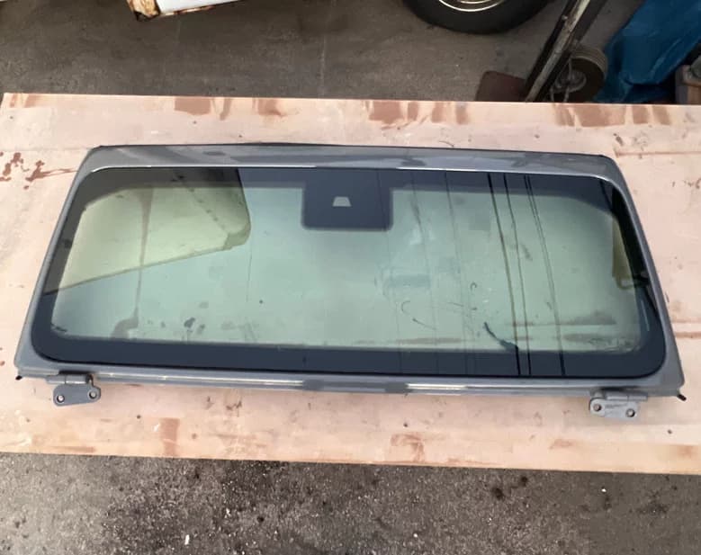 OEM Windshield Glass with Frame Panel – Jeep Wrangler JL / Gladiator JT (2018–2024)